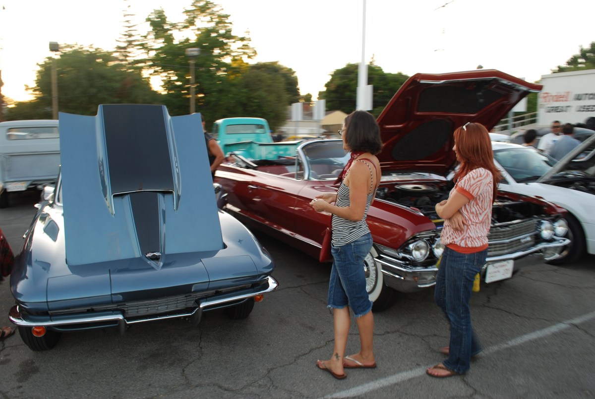 Vette Caddy Girls