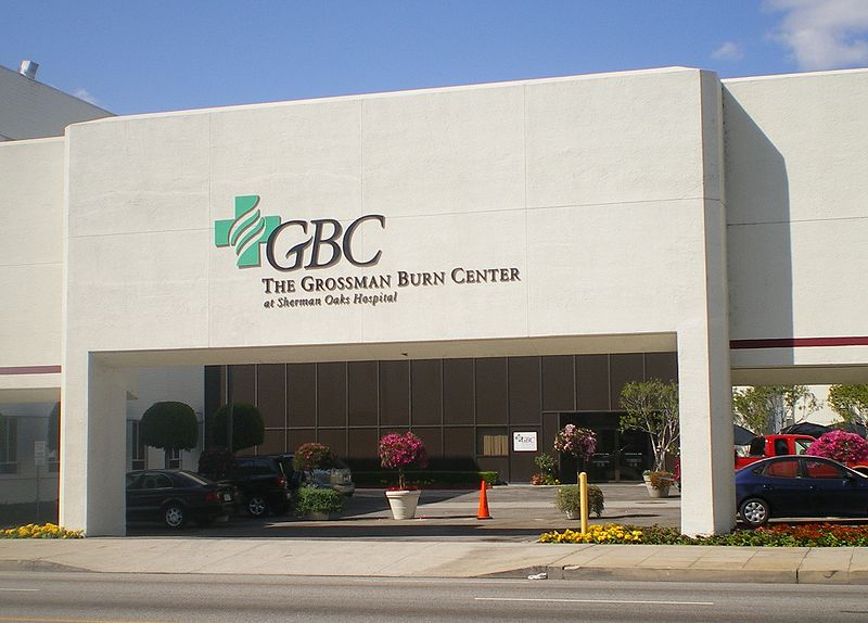 800px-Grossman_Burn_Center_-_Sherman_Oaks_Hospital.JPG