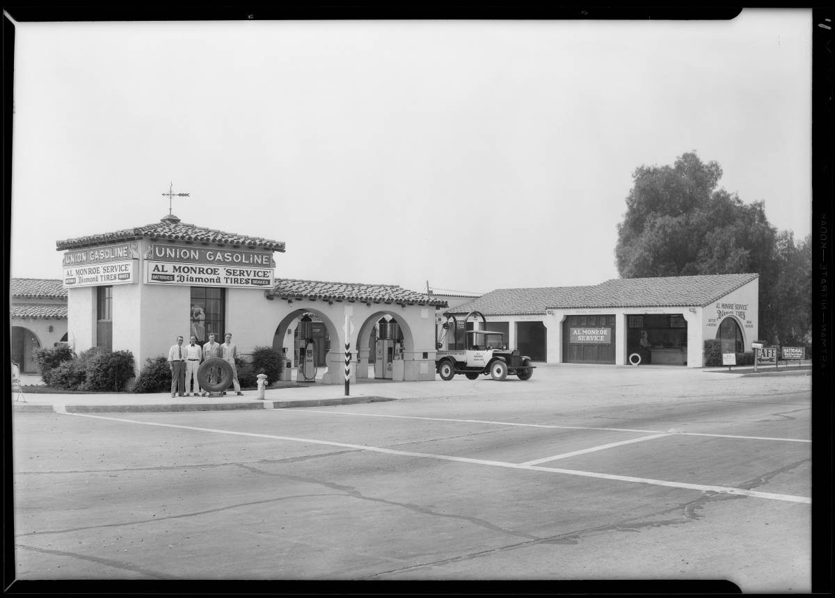 Al_Monroe_station_in_North_Hollywood_Lankershim_Boulevard__Victory_Boulevard_Los_Angeles_CA_1930_image_1
