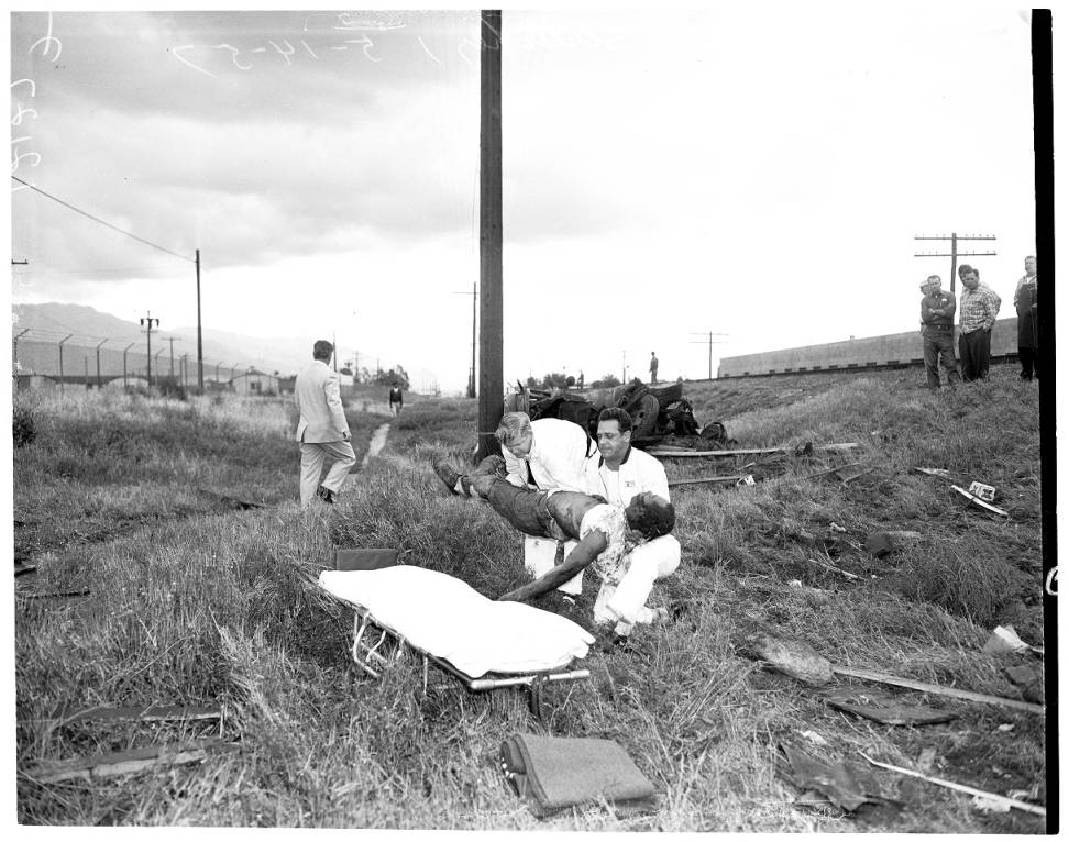 Train_vs_auto_accident_at_Vineland_Avenue_and_Vanowen_Street_1957