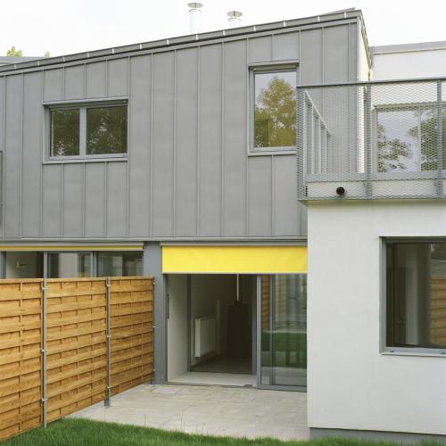 9 Houses and 24 bioclimatic collective housing units by Fleury, Benjamin / Photo: Emmanuelle Blanc