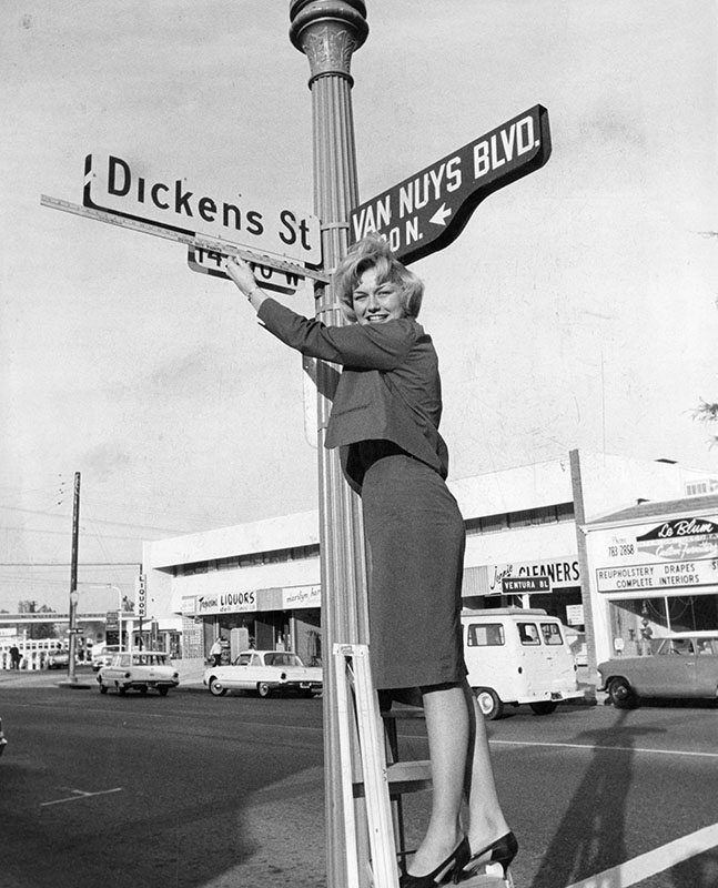 3/4/64: New road signs in Los Angeles?