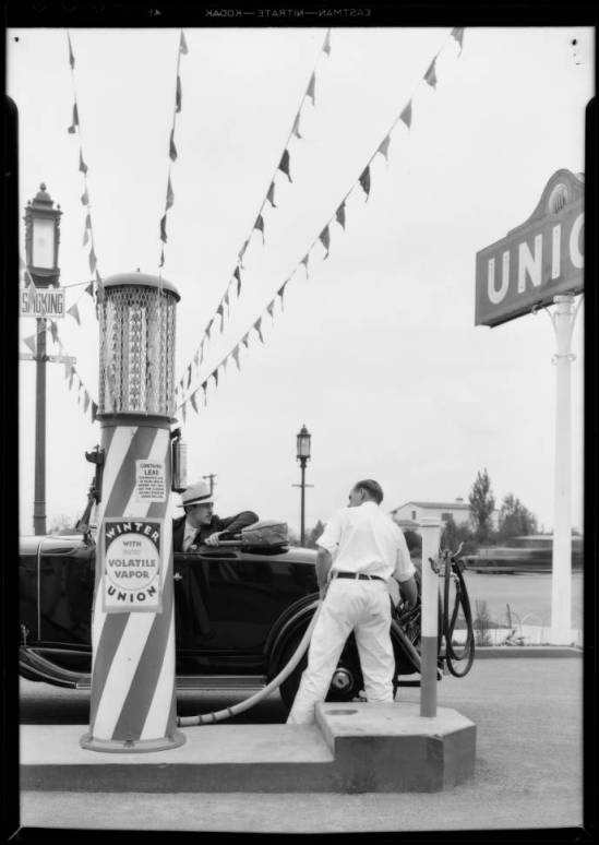 Filling_car_with_Volatile_Vapor_streamers_from_pump_to_sky_Southern_California_1931_image