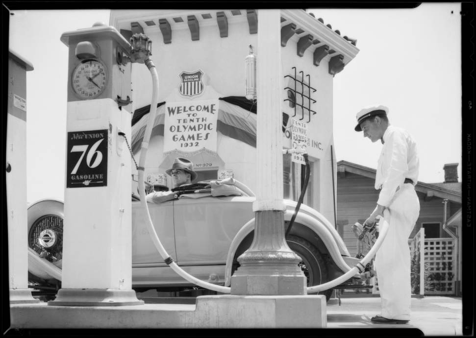 Union_Oil_station_Southern_California_1932_image
