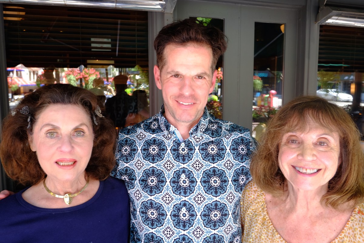 Chicago Wed 7 29 Gibson's Judy Mamet and Jane Sherman 10