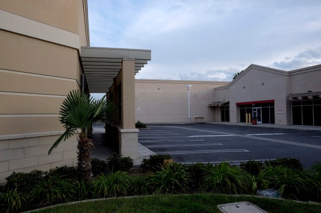 15249 Victory Blvd. Chase Bank