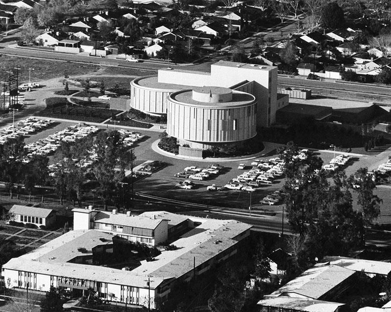 Valley Presbyterian Hospital, 15107 Vanowen Street, Van Nuys, designed by Pereira & Luckman. Photograph dated January 15, 1964 Ph: Geo. Brich