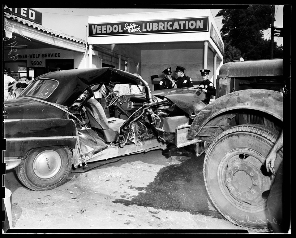 9 18 51 Truck Car Accident Sepulveda at Burbank