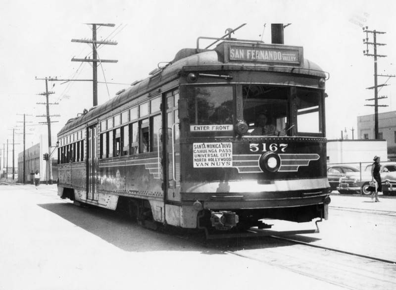 Electric_car_in_North_Hollywood