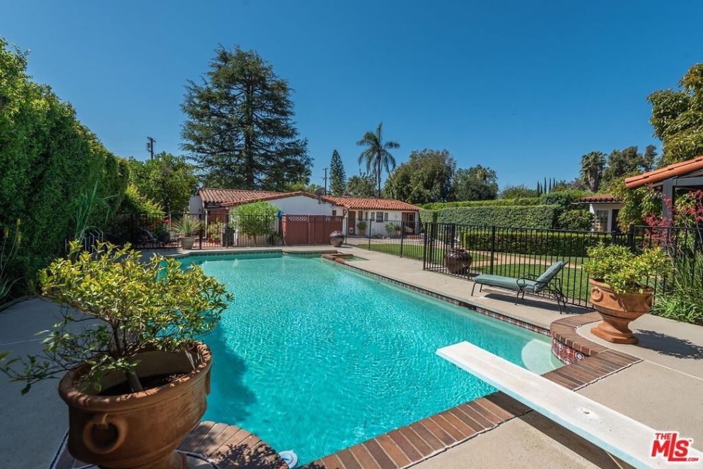 A House Fancy Enough for a&nbsp;Fireman